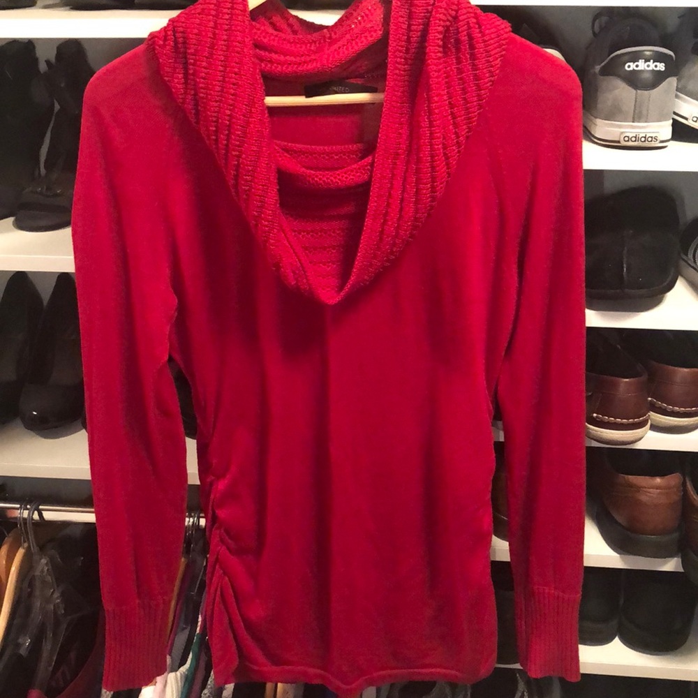 Medium red sweater with side ditching